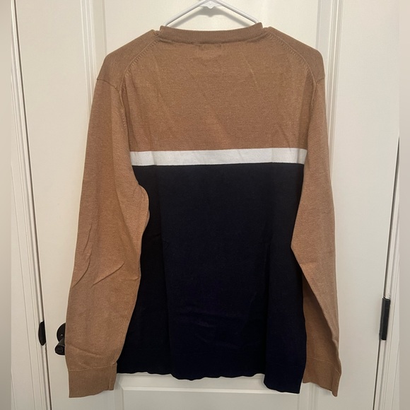 Old Navy sweater‎ - Picture 3 of 3